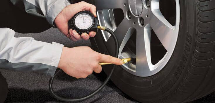 checks tire pressure